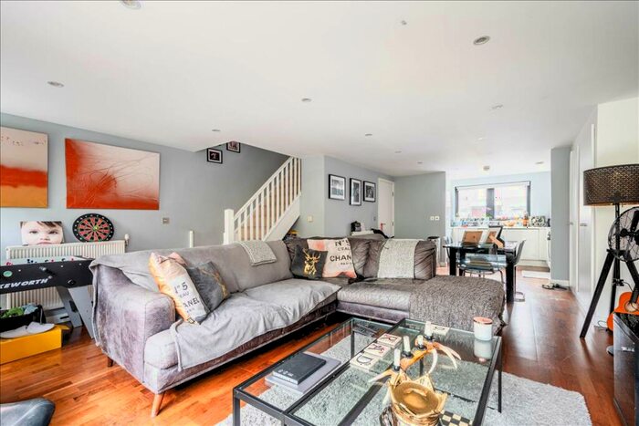 3 Bedroom House To Rent In Acer Road, London Fields, E8