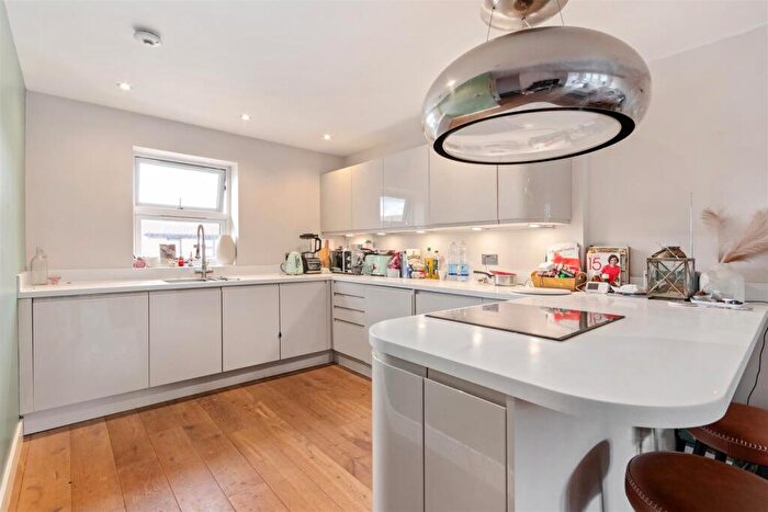 1 Bedroom Flat For Sale In Buttermere Close, Morden, SM4