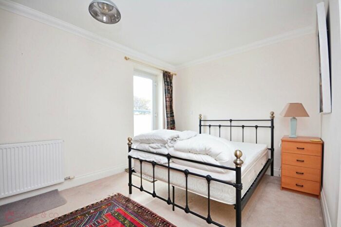 2 Bedroom Flat For Sale In Kingsgate Avenue, Broadstairs, CT10