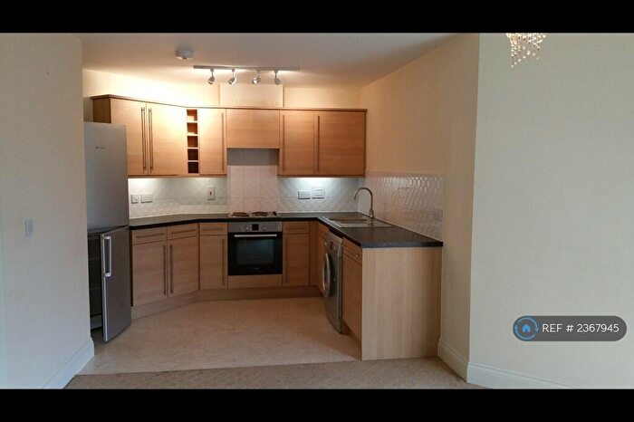 3 Bedroom Flat To Rent In Old Town, Swindon, SN1
