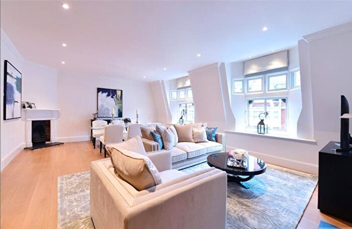 2 Bedroom Flat To Rent In Duke Street, London, W1K