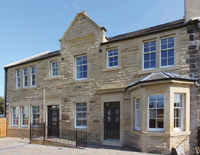 3 Bedroom Flat To Rent In Carlyle Place, Musselburgh, EH21