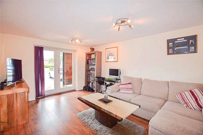 1 Bedroom Flat For Sale In Hampden Crescent, Bracknell, Berkshire, RG12