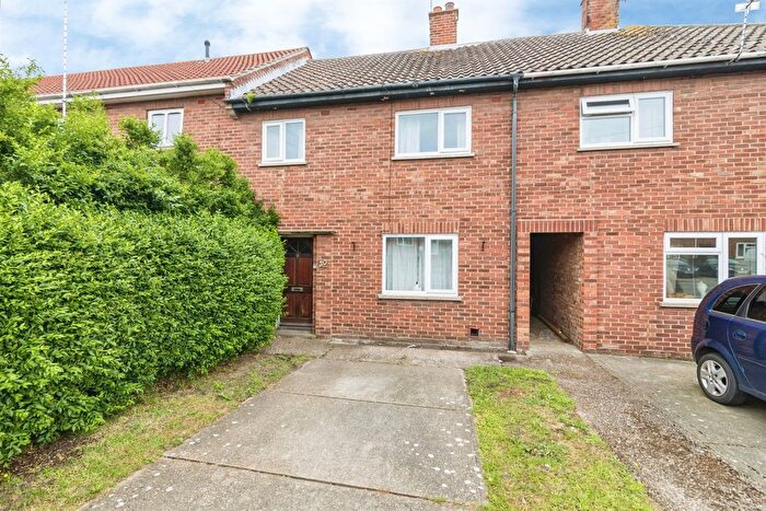 3 Bedroom Terraced House For Sale In Hawthorn Avenue, Lowestoft, NR33