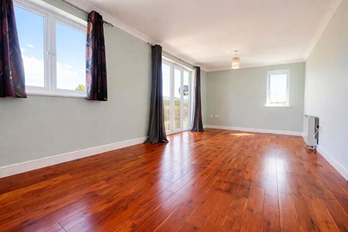 2 Bedroom Property To Rent In Hill View Drive, Thamesmead, SE28