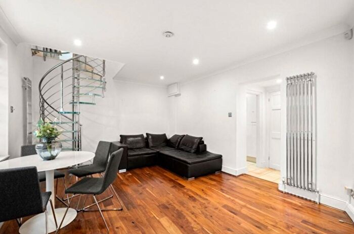 1 Bedroom Flat To Rent In Chepstow Crescent, London, W11