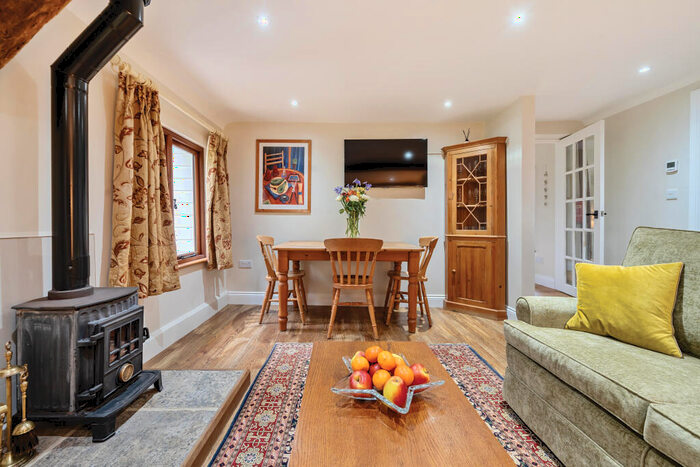 2 Bedroom House To Rent In Kerves Lane, Horsham, RH13