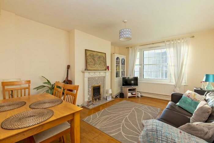 3 Bedroom Flat To Rent In Islip Street, Kentish Town, NW5