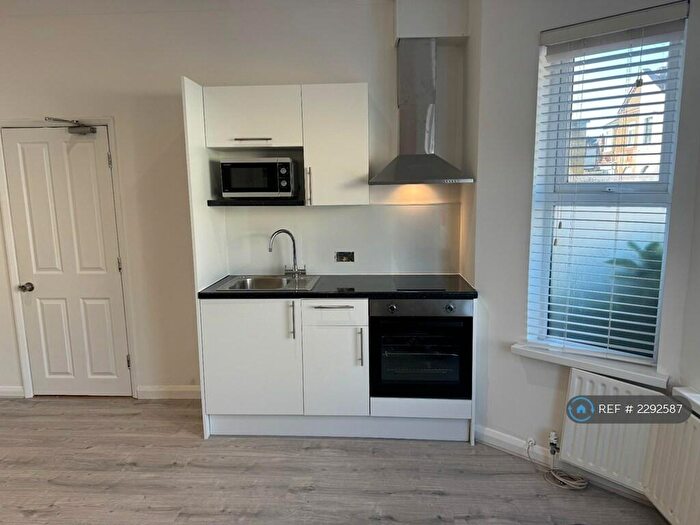 Studio To Rent In Colonial Road, Slough, SL1