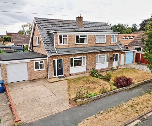 3 Bedroom Semi-Detached House For Sale In Field Cottage Road, Eaton Socon, St Neots, PE19