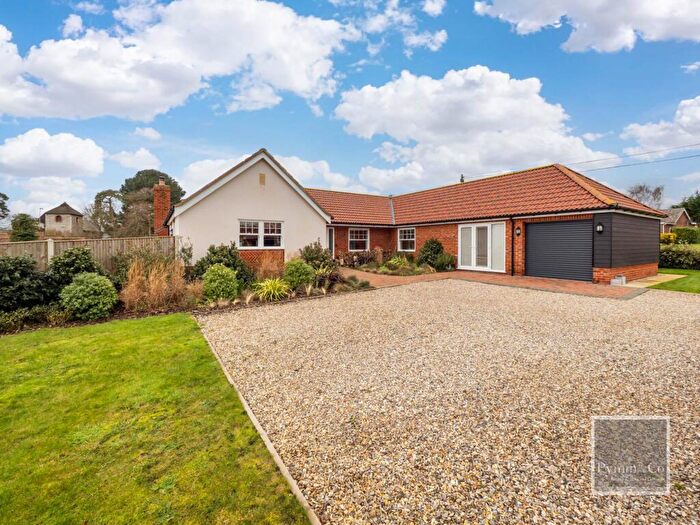 3 Bedroom Detached House For Sale In Hardley Road, Chedgrave, NR14