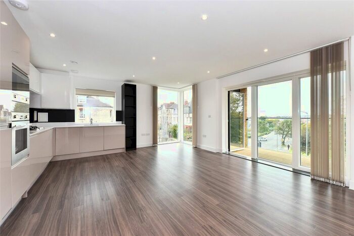 2 Bedroom Flat To Rent In Goldstone Crescent, Hove, East Sussex BN3