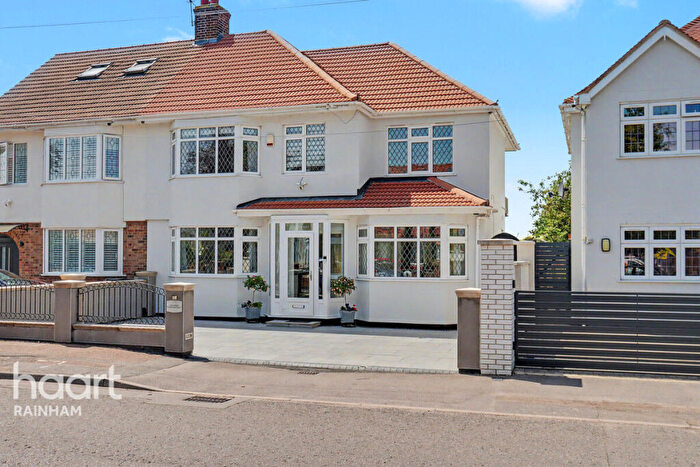 4 Bedroom Semi-Detached House For Sale In Lambs Lane North, Rainham, RM13