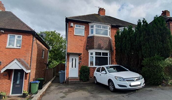 3 Bedroom Semi-Detached House For Sale In Tower Road, Tividale, Oldbury, West Midlands, B69