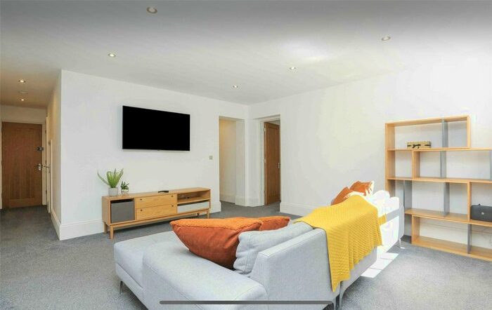 2 Bedroom Flat To Rent In High Street, Margate, Kent, CT9