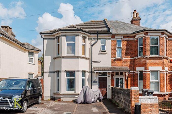 2 Bedroom Flat For Sale In Knole Road, Bournemouth, BH1