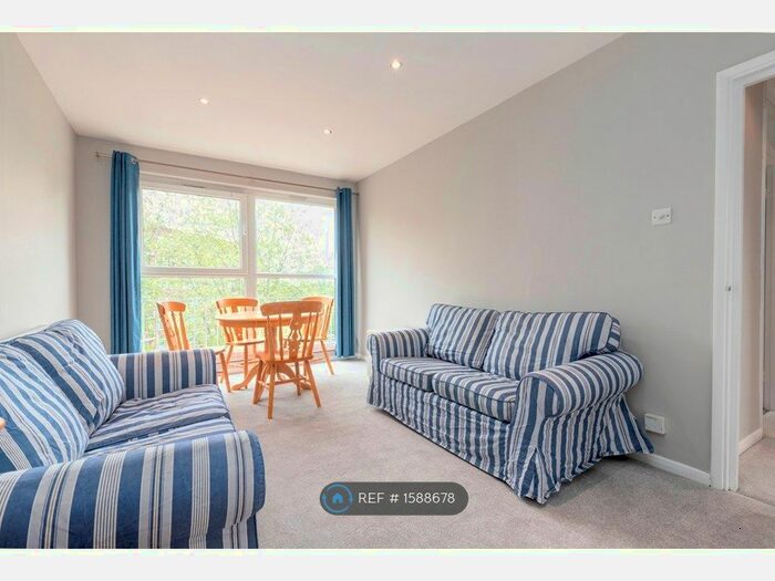 3 Bedroom Flat To Rent In Hertford Lodge, London, SW19