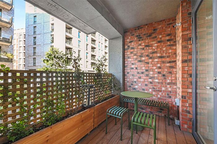 2 Bedroom Flat For Sale In Therm Court, Rookwood Way, London, E3