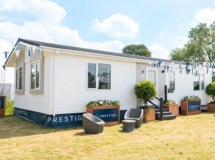 2 Bedroom Park Home For Sale In Burringham Road, Scunthorpe, DN17
