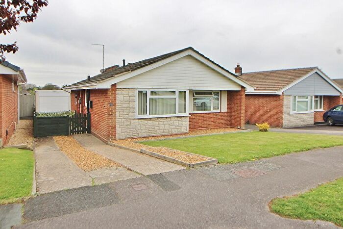3 Bedroom Detached Bungalow For Sale In Tanner's Ridge, Purbrook, PO7