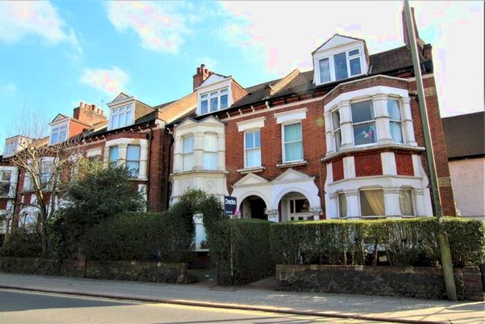 Studio To Rent In Fortis Green, London N2