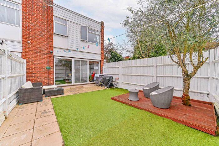 3 Bedroom End Of Terrace House For Sale In Brierley Close, South Norwood, London, SE25