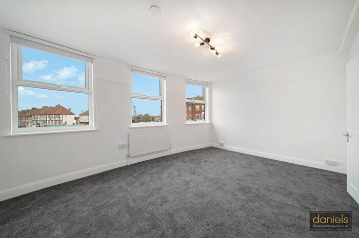 2 Bedroom Duplex To Rent In Neasden Lane, Neasden, London, NW10