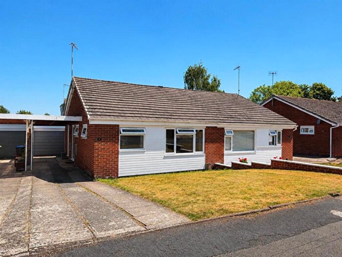2 Bedroom Semi-Detached Bungalow For Sale In Lowes Avenue, Warwick, CV34