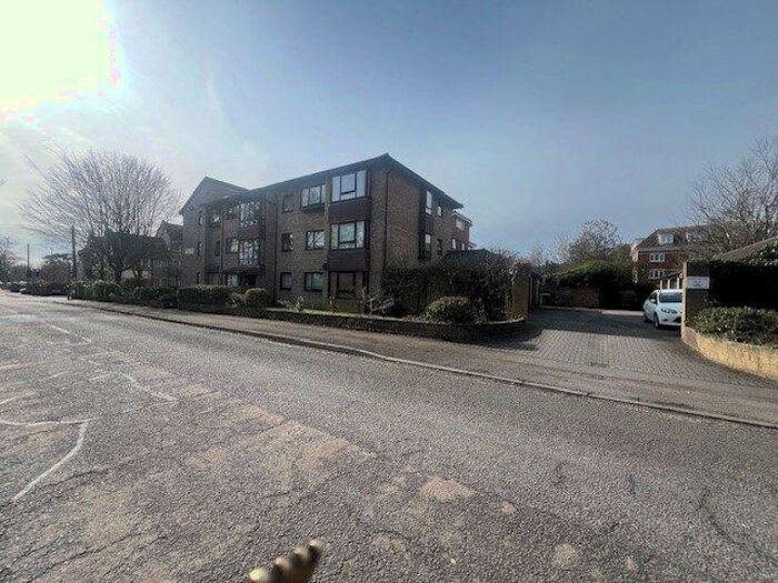 2 Bedroom Flat To Rent In Spencer Road, New Milton, BH25