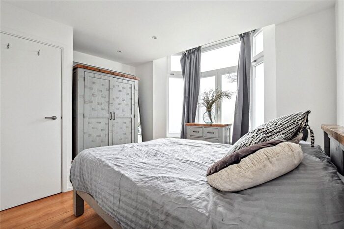 2 Bedroom Flat For Sale In Fountain Road, London, SW17