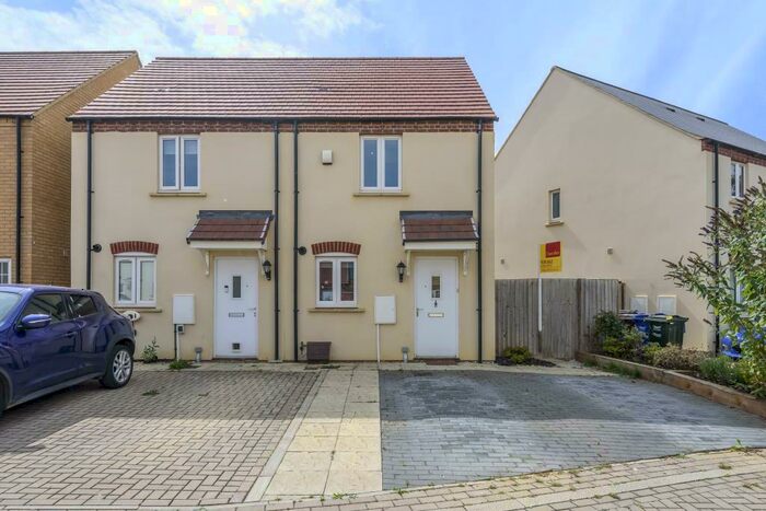 2 Bedroom Semi-Detached House To Rent In Redcar Road, Bicester, OX26