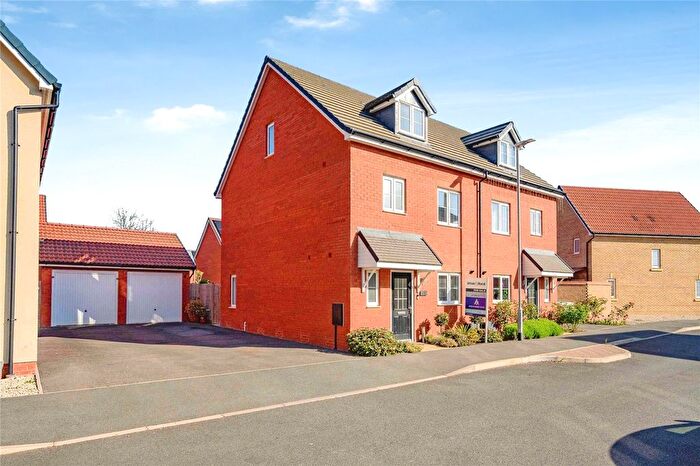 4 Bedroom Semi Detached House For Sale In Airedale Gardens, Houghton Regis, Dunstable, Bedfordshire, LU5