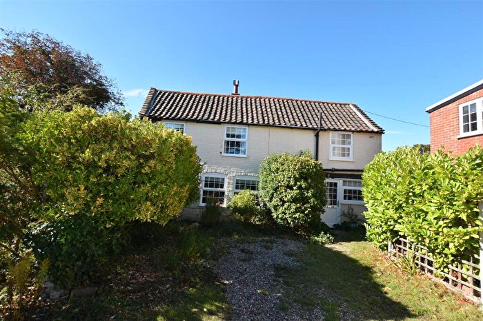 2 Bedroom Detached House For Sale In High Street, Mundesley, NR11
