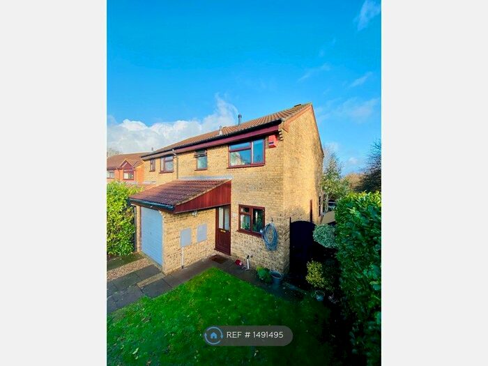 3 Bedroom Semi-Detached House To Rent In Brecon Close, Dibden Purlieu, Southampton, SO45