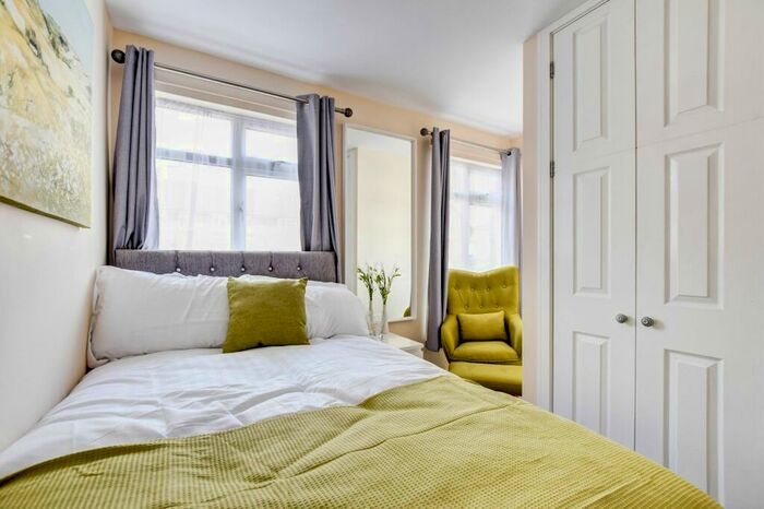 1 Bedroom Property To Rent In Smalls Mead, West Green, RH11