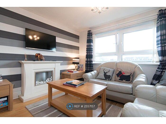 2 Bedroom Flat To Rent In Plantation Square, Glasgow, G51