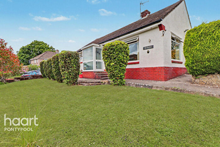 2 Bedroom Detached Bungalow For Sale In Hillcrest, Pontypool, NP4