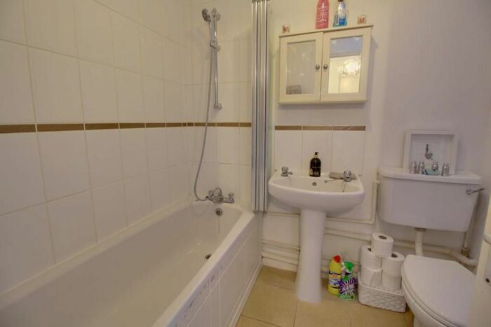 1 Bedroom Flat To Rent In Ascot Court, Hampshire, GU11