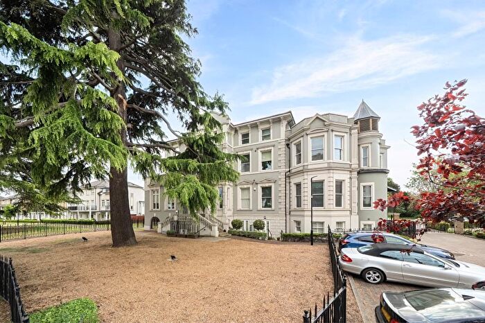 2 Bedroom Flat For Sale In Campion House, Isleworth, TW7