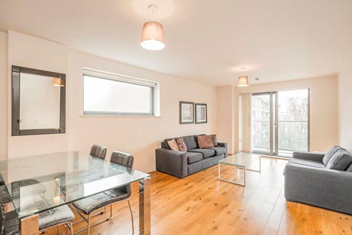2 Bedroom Flat To Rent In Chi Building, Wapping, London, E1