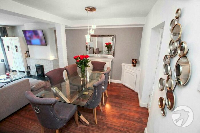 3 Bedroom Terraced House For Sale In Court Farm Road, London, SE9