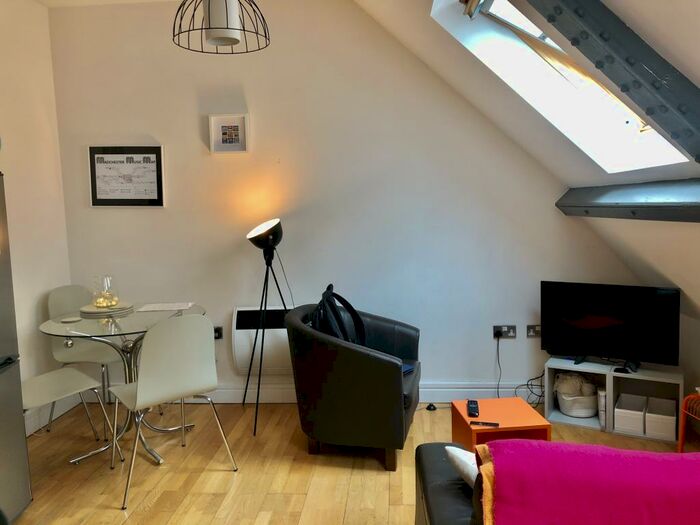 2 Bedroom Apartment To Rent In Langley Building, M1