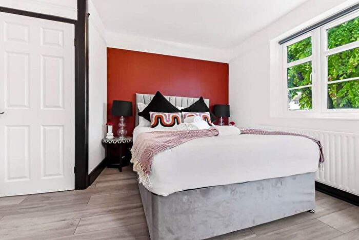 2 Bedroom Flat To Rent In Addison Way, London, NW11
