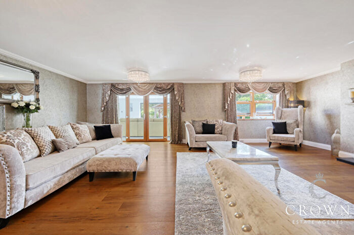 6 Bedroom Detached House For Sale In Ramsden Park Road, Ramsden Bellhouse, Billericay, CM11