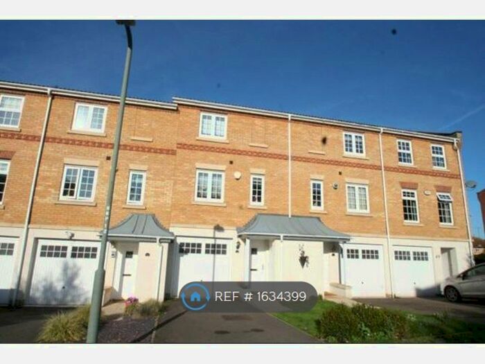 3 Bedroom Terraced House To Rent In Porthallow Close, Orpington, BR6