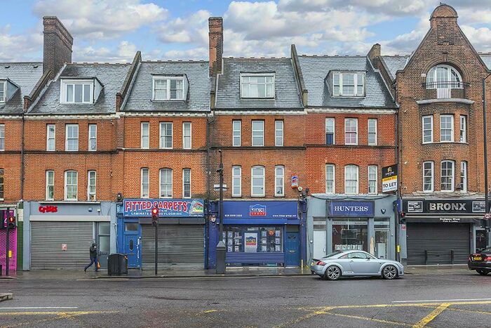 2 Bedroom Flat To Rent In Mare Street, London, E8