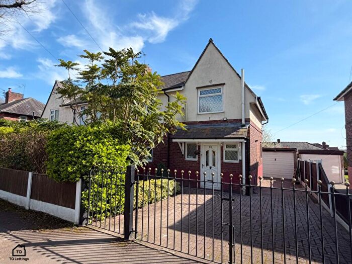 3 Bedroom Semi Detached House To Rent In Hilton Crescent, Worsley, M28