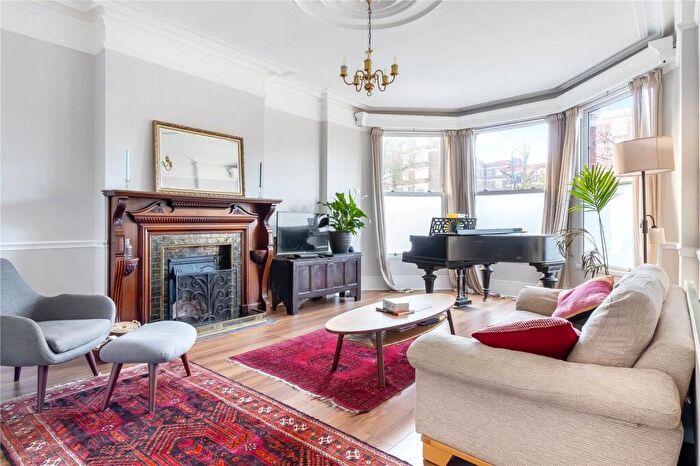 3 Bedroom Apartment For Sale In Colney Hatch Lane, London, N10