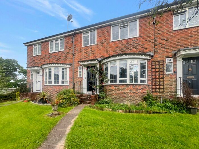 3 Bedroom Terraced House To Rent In Woodland Mews, West End, SO30