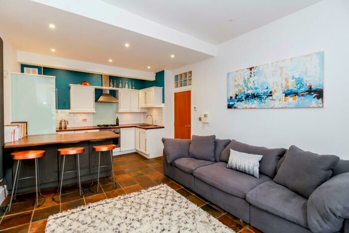 2 Bedroom Apartment To Rent In Regal Close, Abingdon, OX14